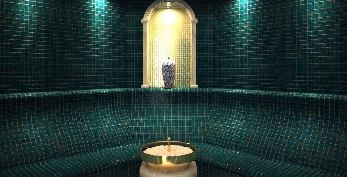 Berkarar Hotel buhar odası, yeşil mozaik ve ışıklı niş