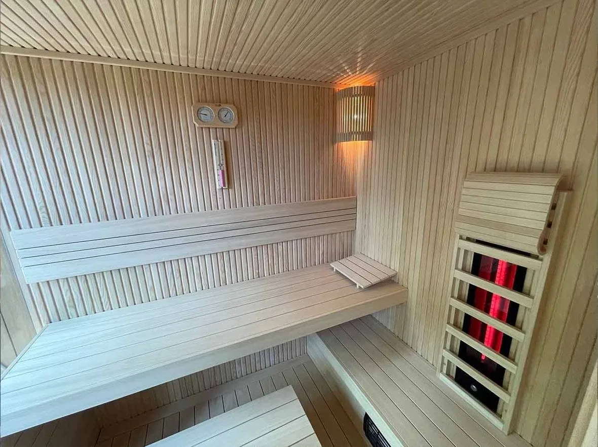 Berlin kır evinde sauna, bank altı ısı paneli