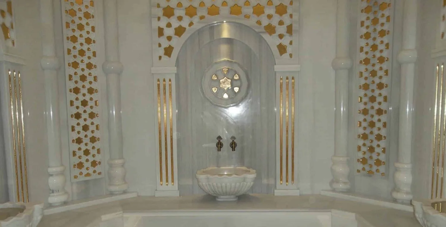 Berkarar Hotel hamamı, kemerli nişte mermer kurna
